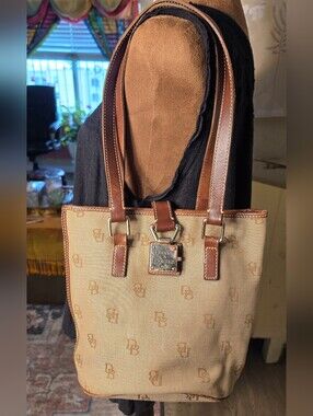 👜 Dooney & Bourke Brown Signature Logo Monogram Bucket Bag Tote w Metal Clasp
